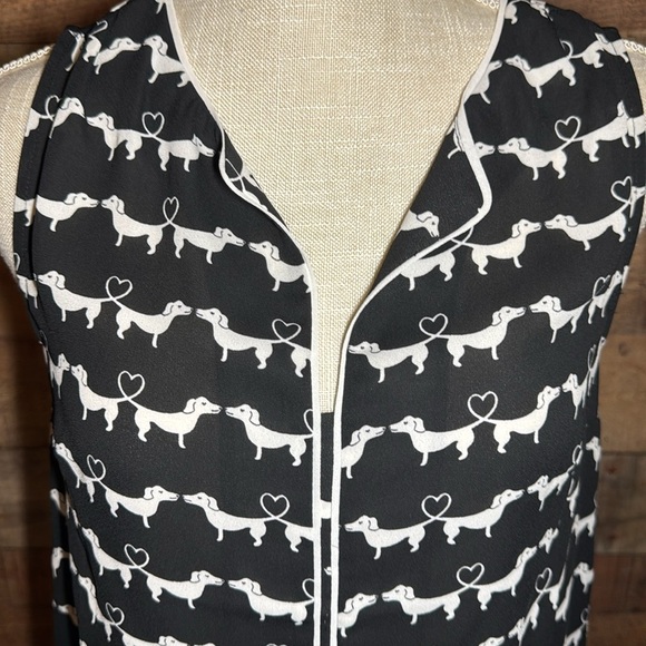 🌻ModCloth Weenie Dog Heart Black and White Blouse size XS - Picture 6 of 9